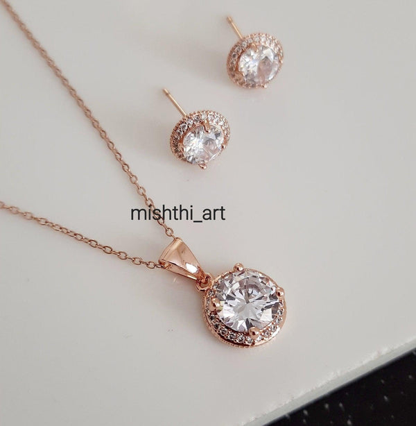 White Round Pendant Set