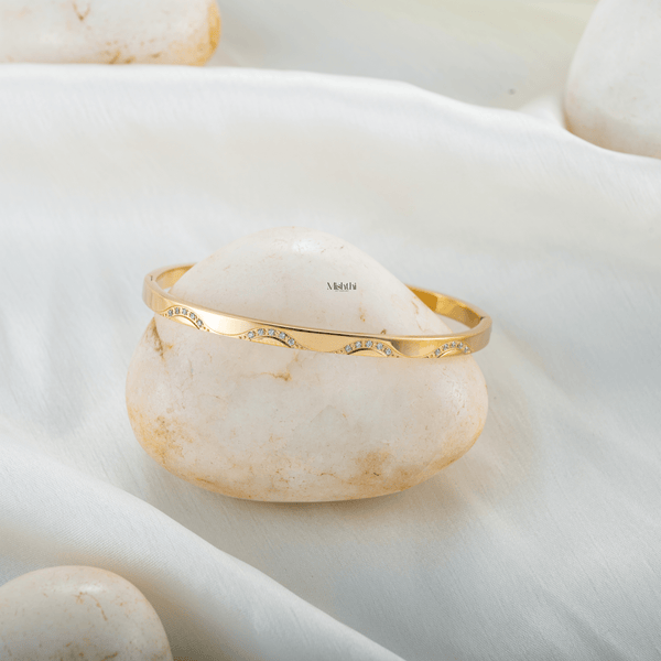 Glossy Curved Bracelet