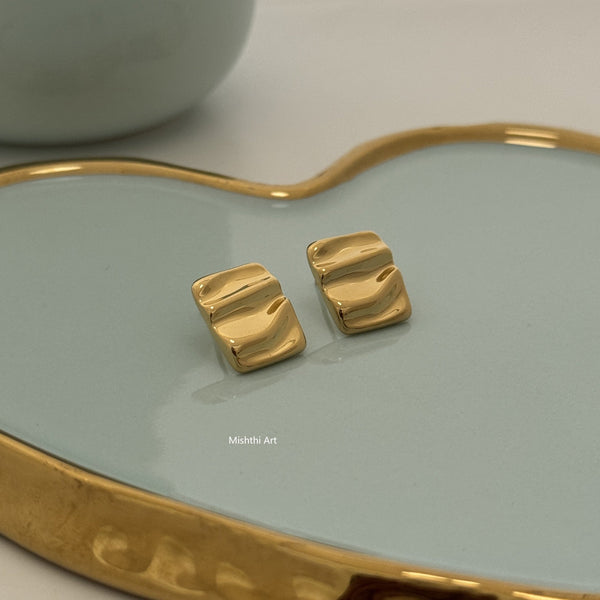 Deluxe Studs