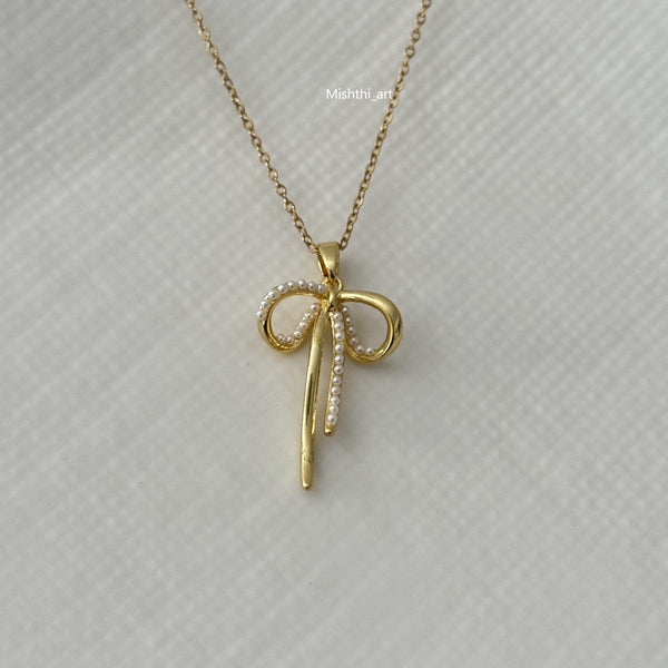 Pearly Bow Necklace