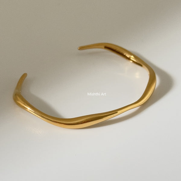 Curate Cuff