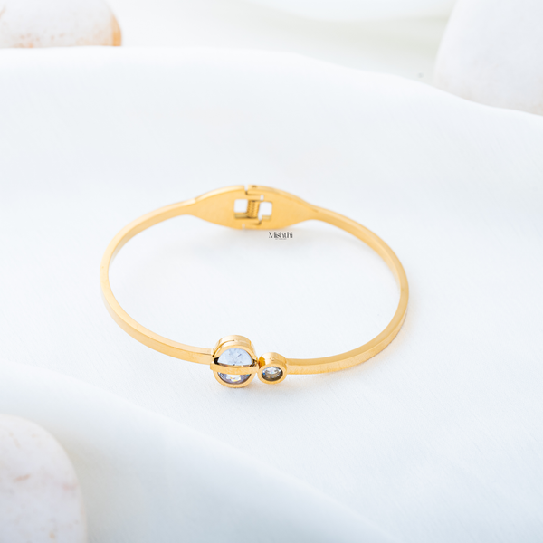 White Radiate Bracelet