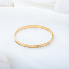 Glossy Curved Bracelet