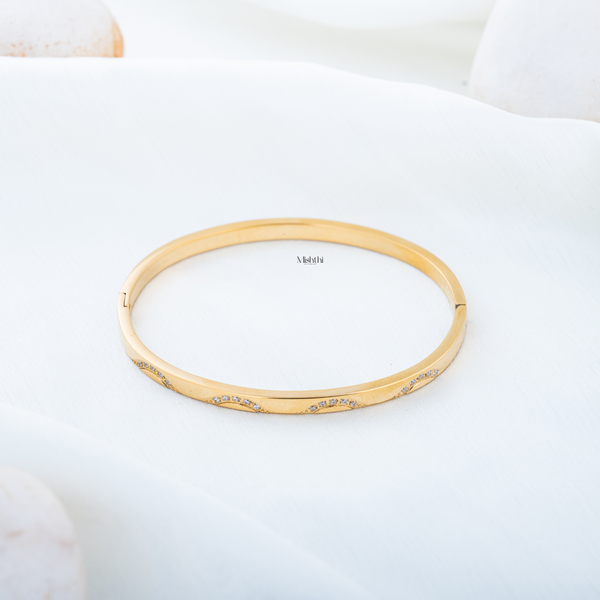 Glossy Curved Bracelet