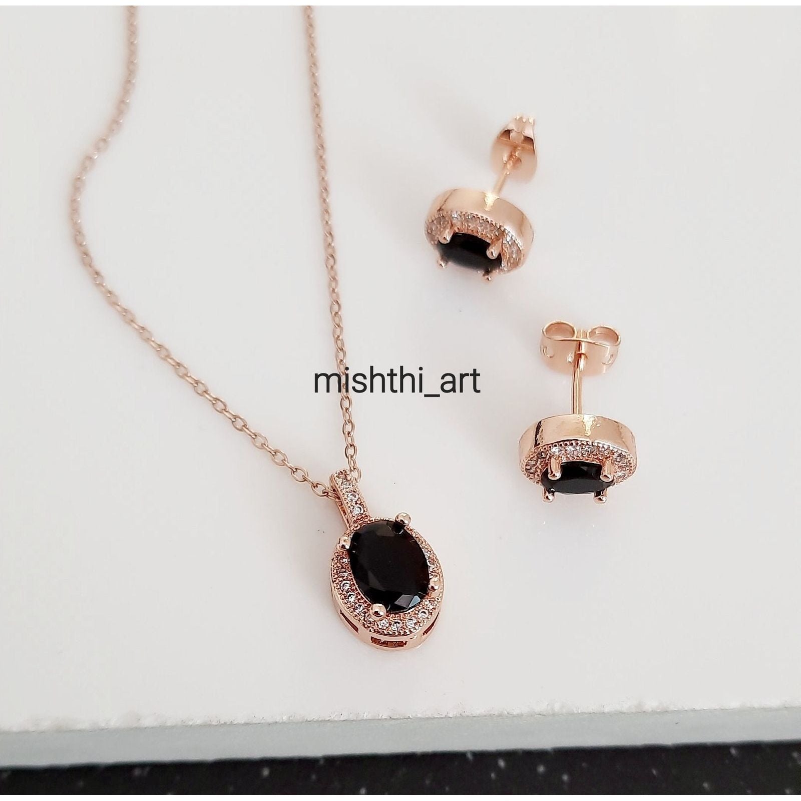 Black Oval Pendant Set