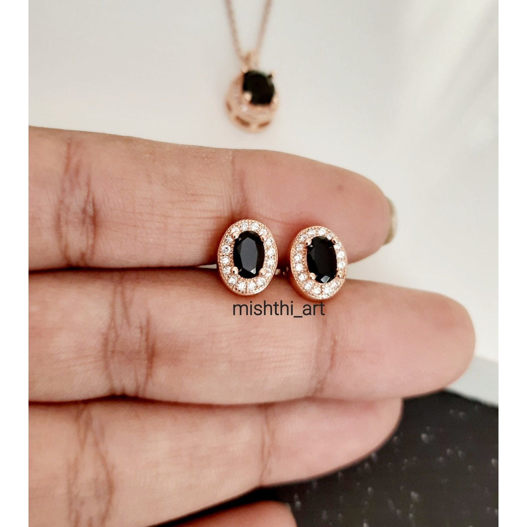 Black Oval Pendant Set