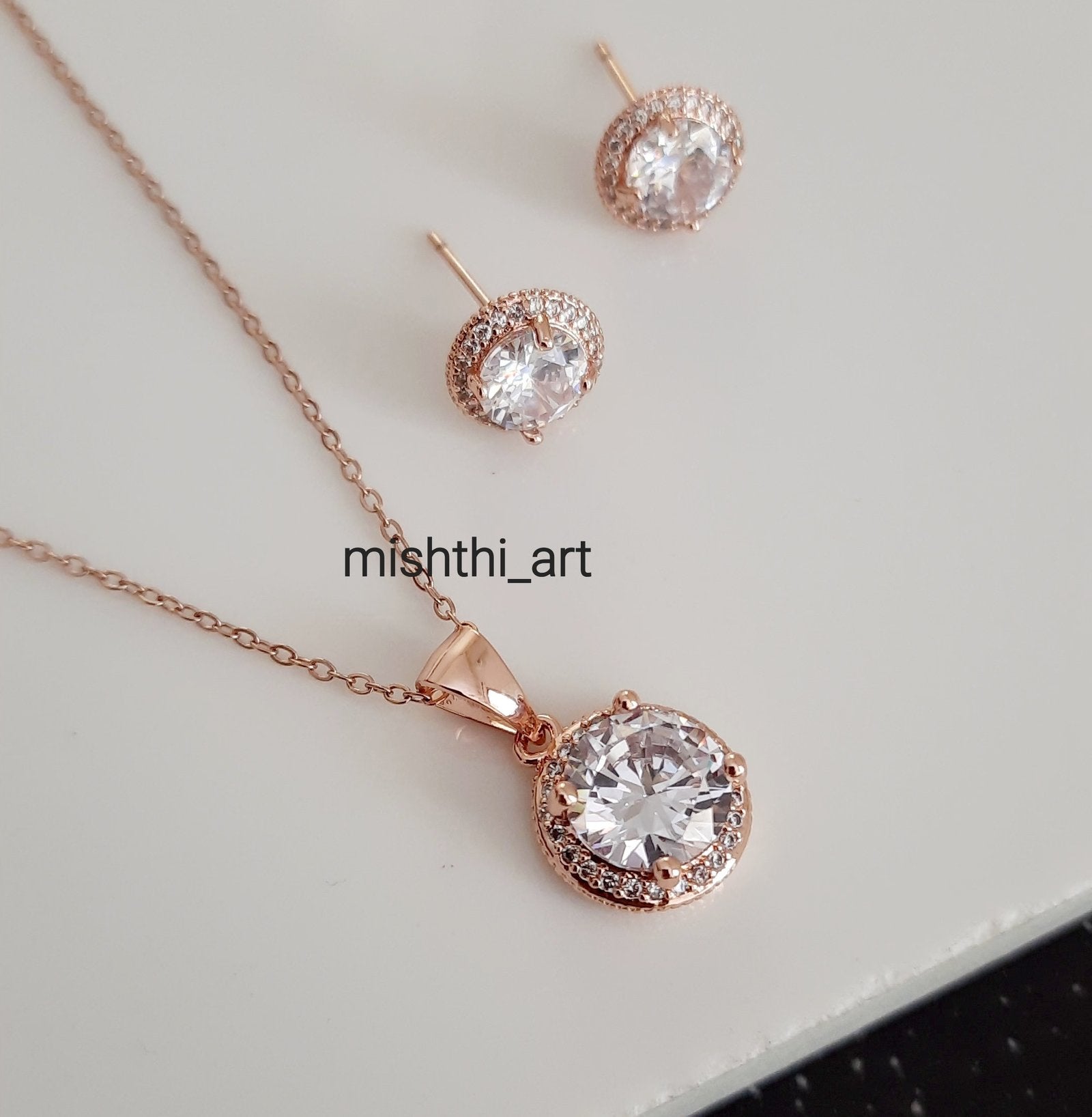 White Round Pendant Set