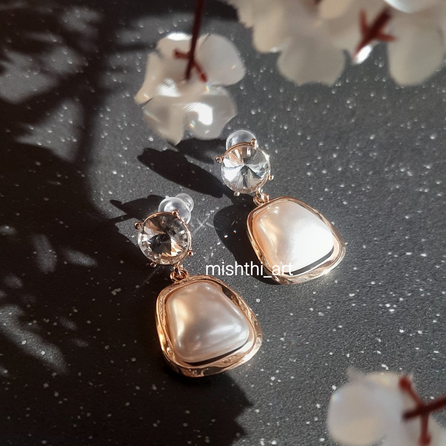 Blow Pearl Earrings