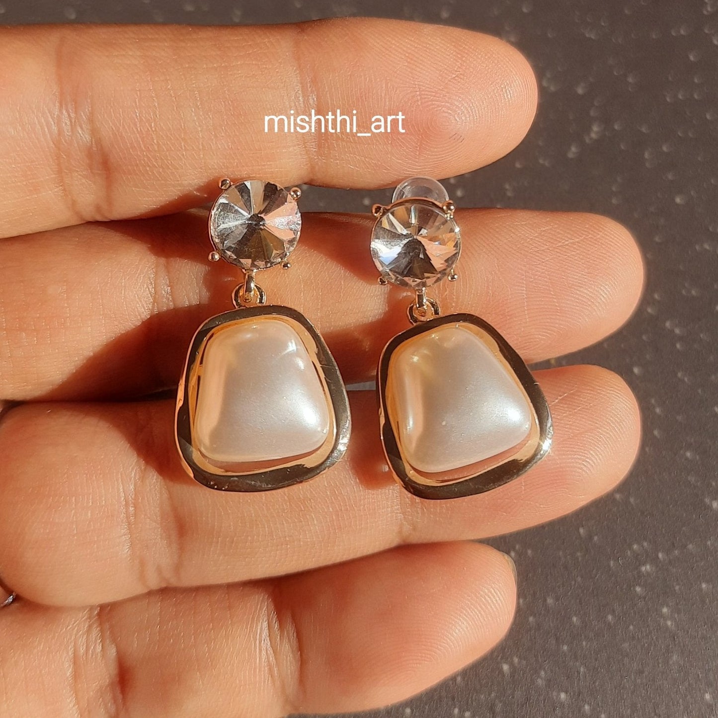 Blow Pearl Earrings