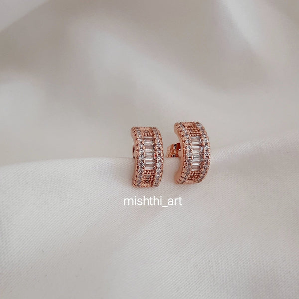 Nina Studs