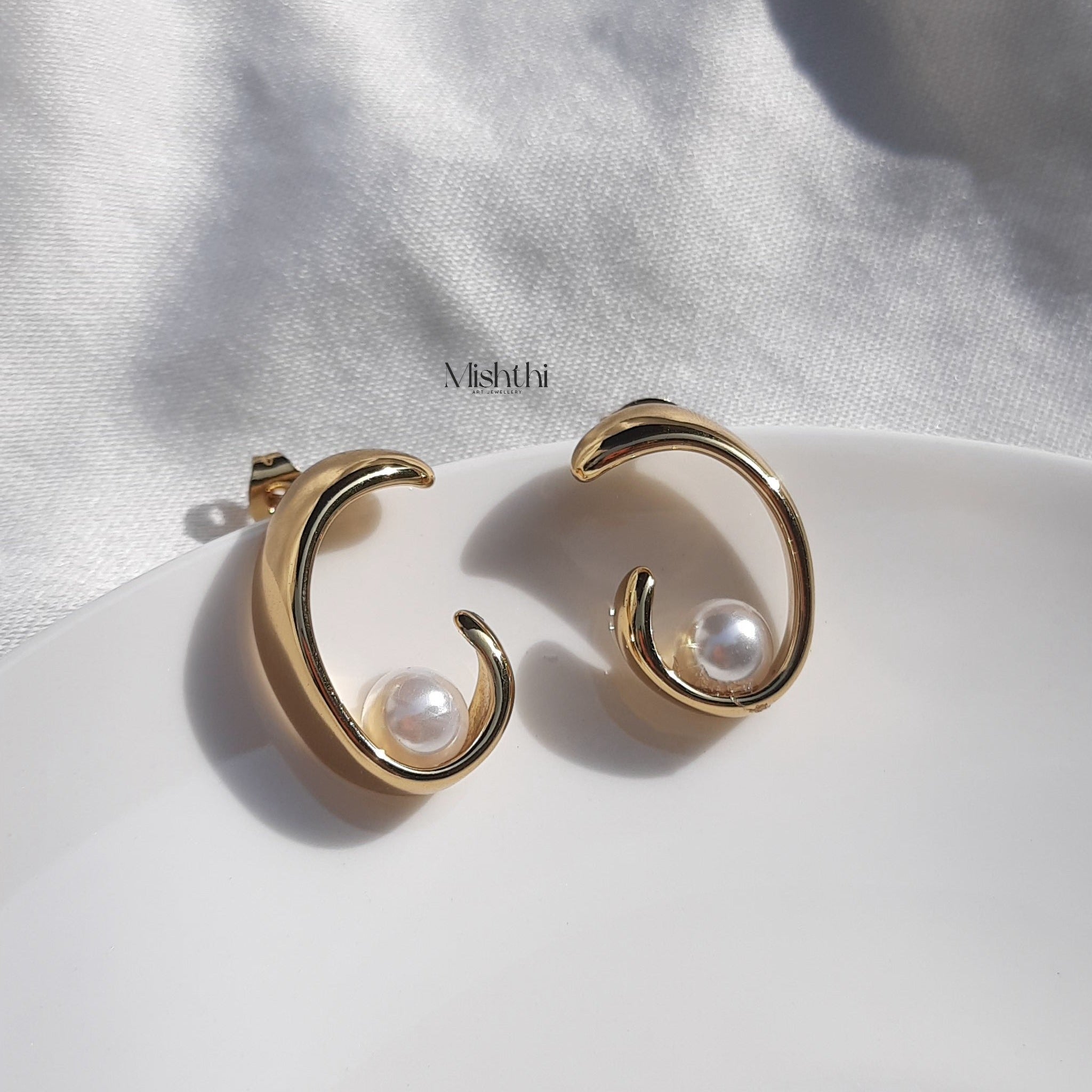 Alma Pearl Earrings