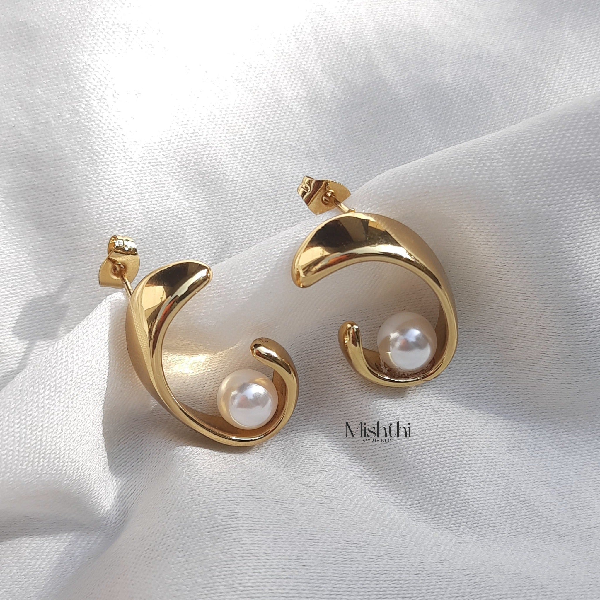 Alma Pearl Earrings