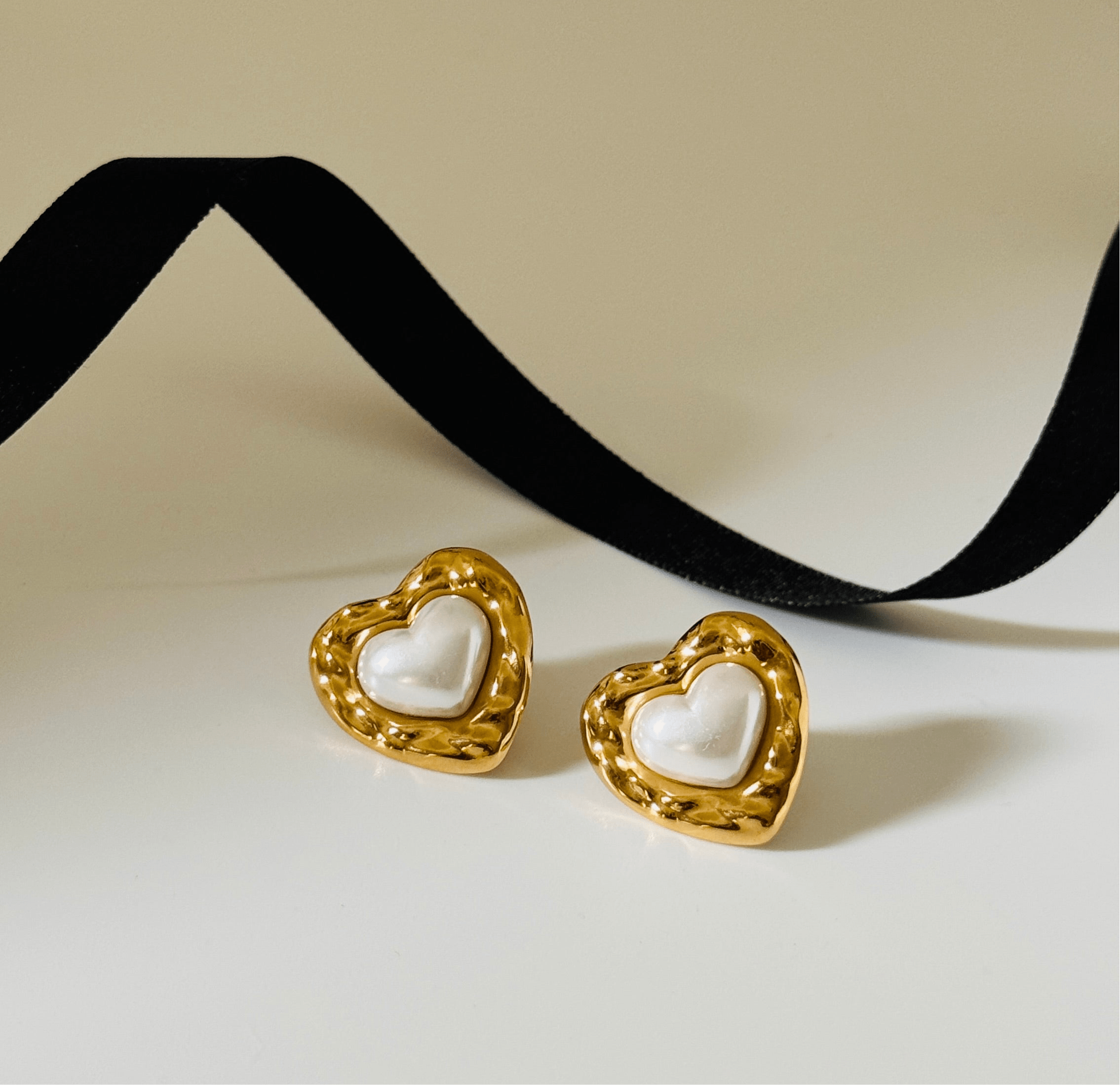 Pearl Amore Earrings