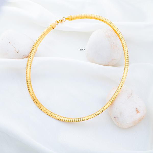 Bold Stiff Chain