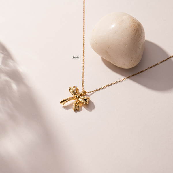Curl Bow Necklace