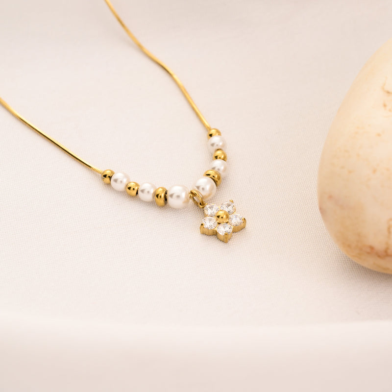 Flower Pearl Necklace