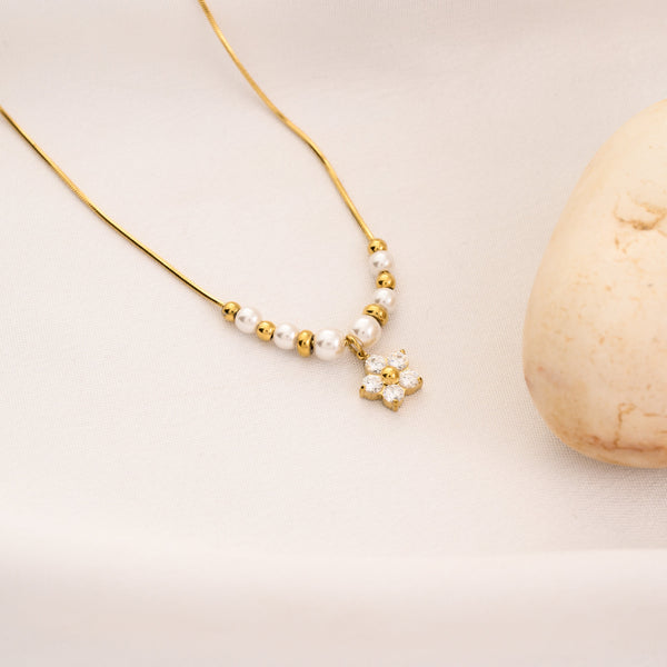 Flower Pearl Necklace