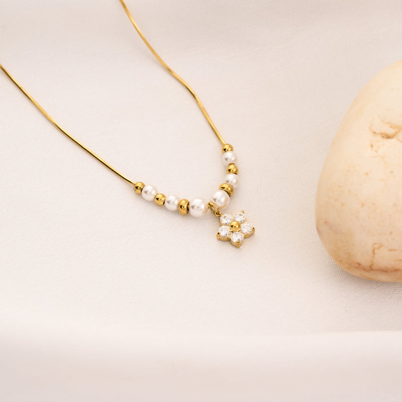 Flower Pearl Necklace