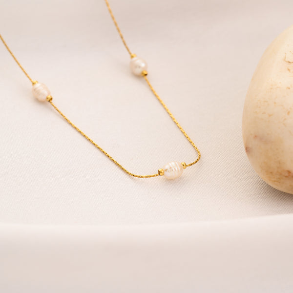 Sequence Pearl Necklace