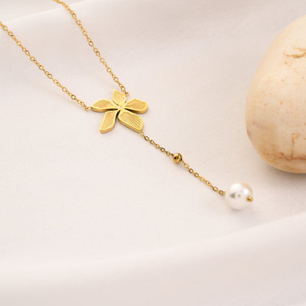 Floral Pearl Necklace