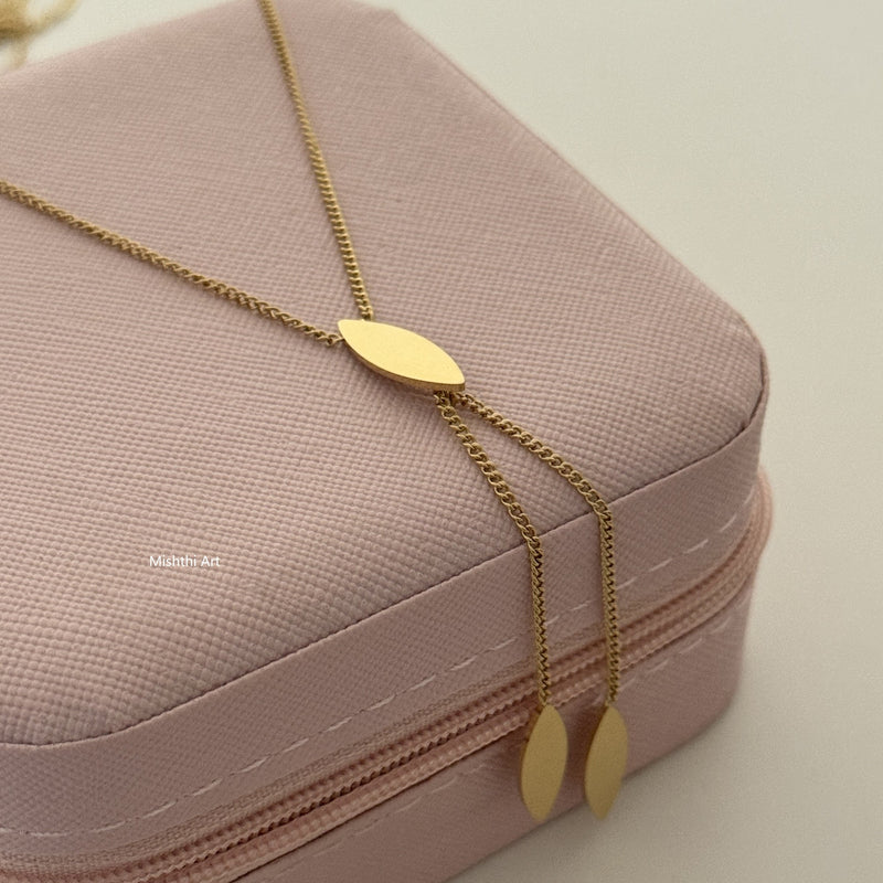 Stunning Gold Leaf Necklace