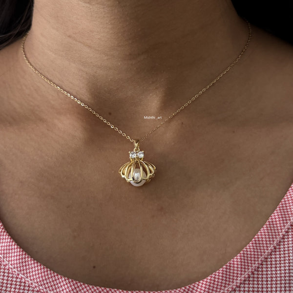 Beach mother of pearl necklace