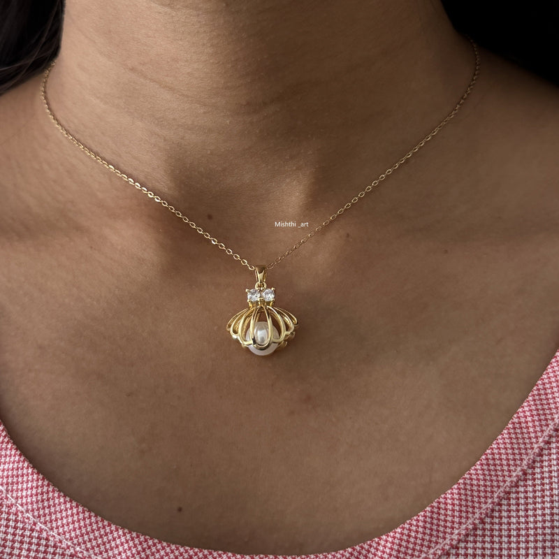 Beach mother of pearl necklace