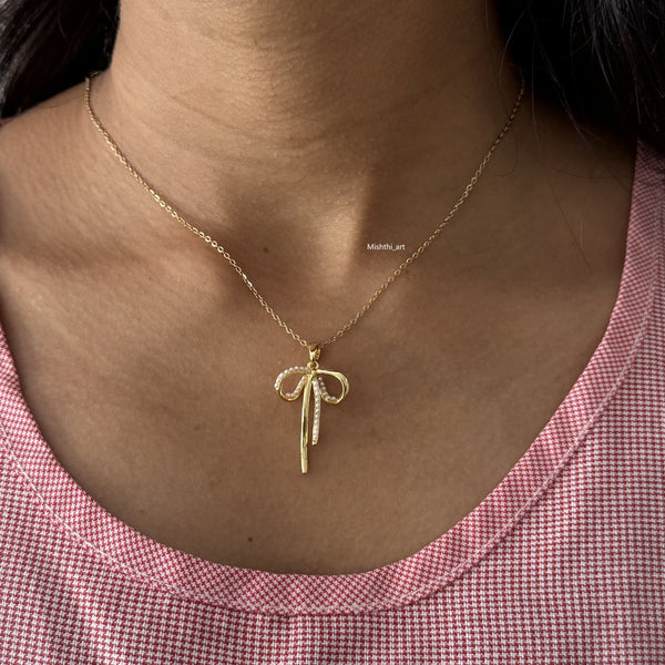 Pearly Bow Necklace
