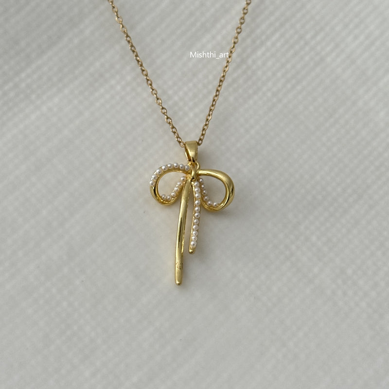 Pearly Bow Necklace