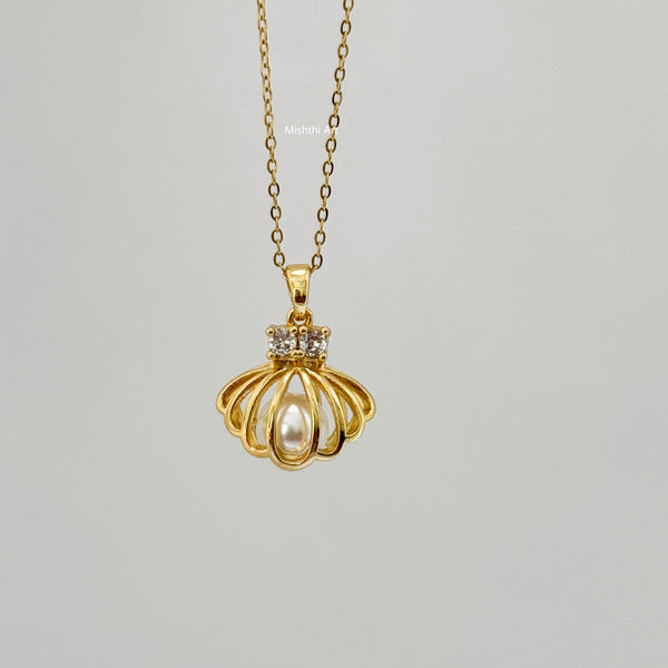 Beach mother of pearl necklace
