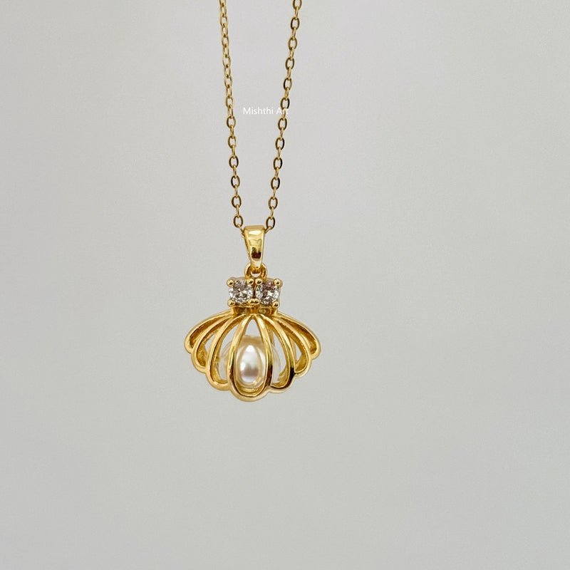 Beach mother of pearl necklace