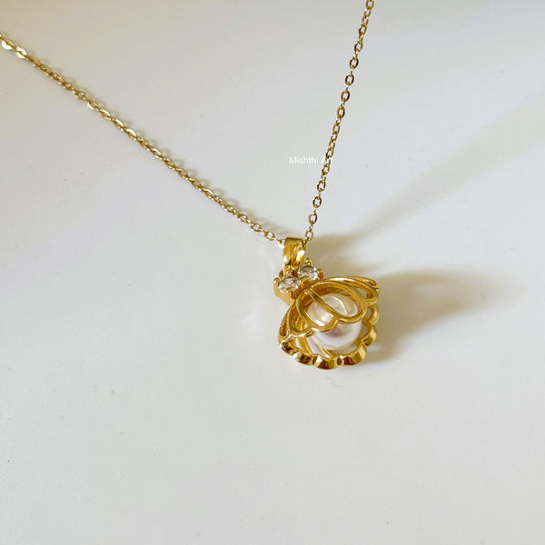 Beach mother of pearl necklace