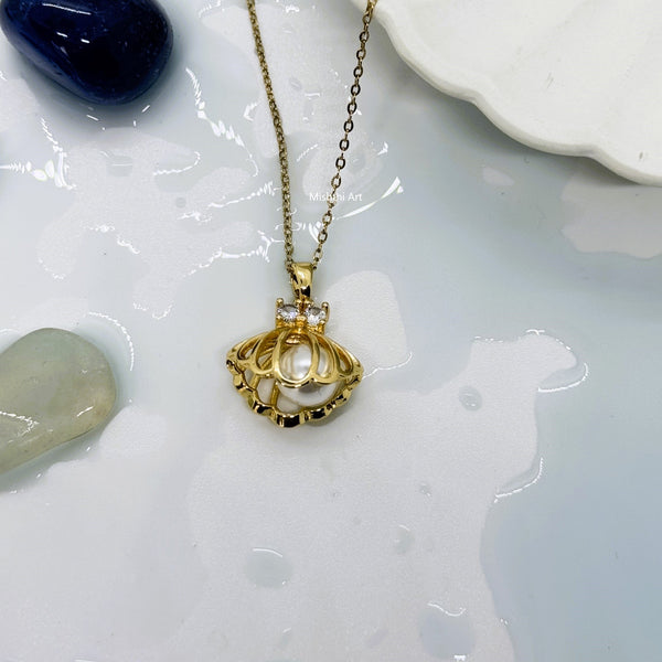 Beach mother of pearl necklace