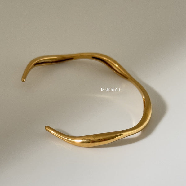 Curate Cuff