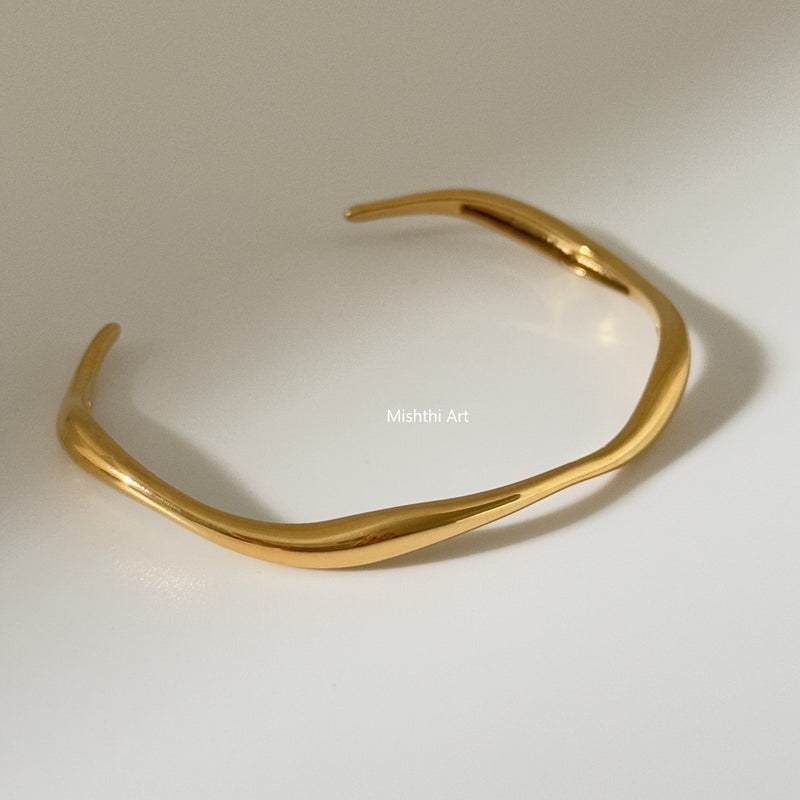 Curate Cuff