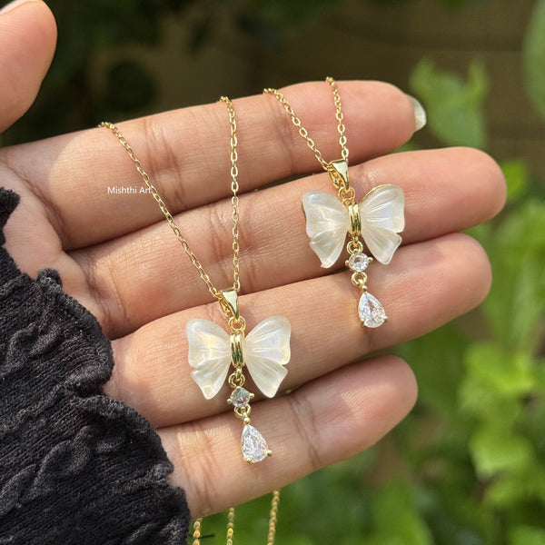Bea BowNecklace