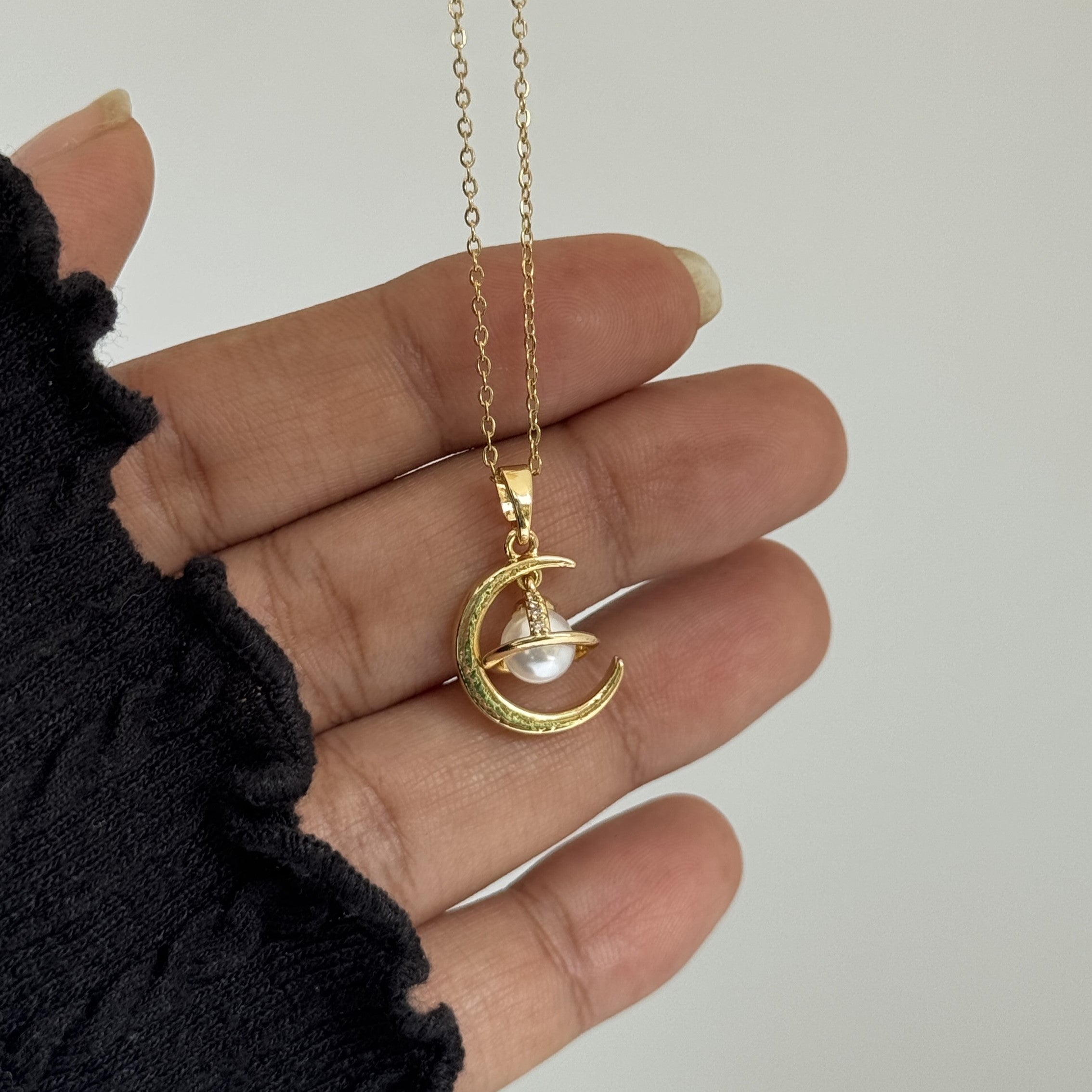 Drift Moon Necklace