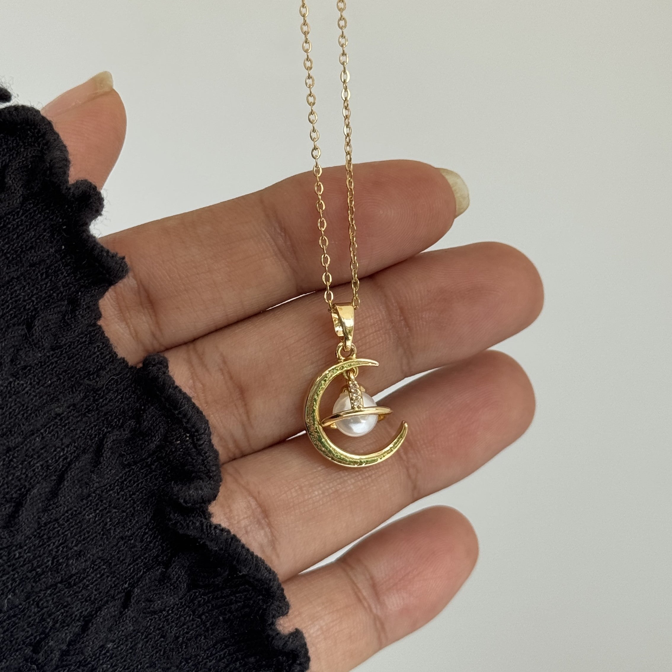 Drift Moon Necklace