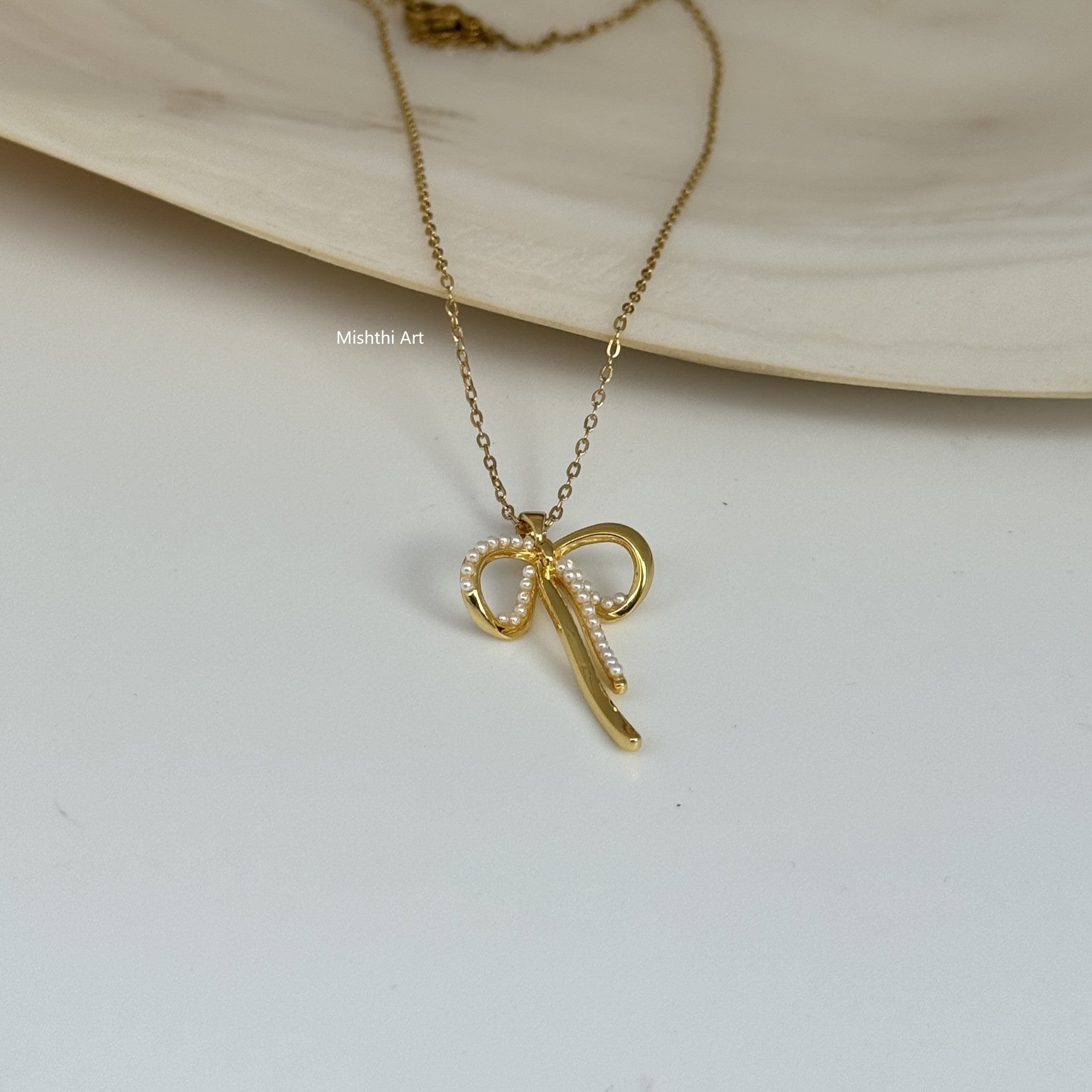 Pearly Bow Necklace