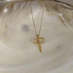 Pearly Bow Necklace