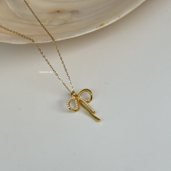 Pearly Bow Necklace