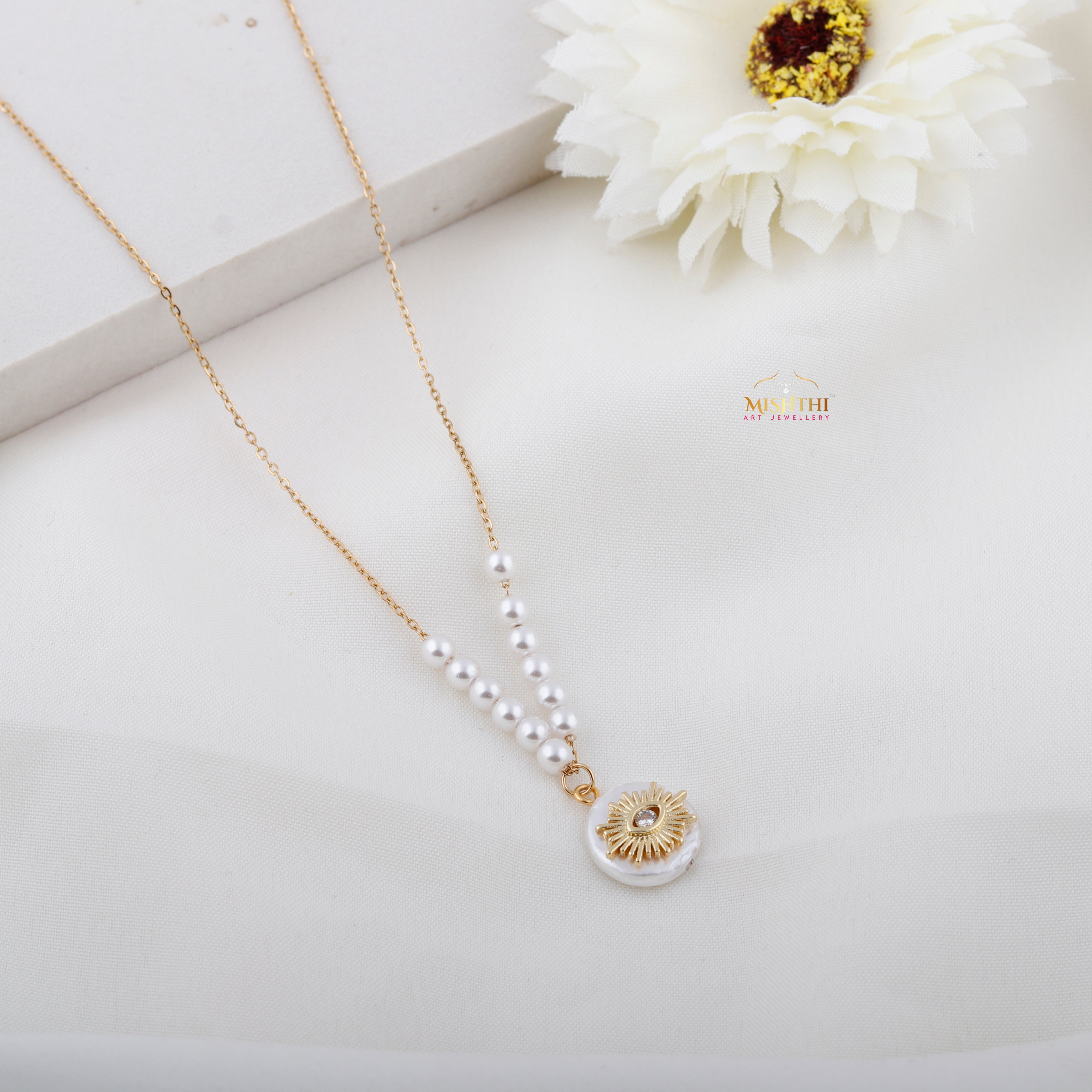 Eye Pearl Necklace