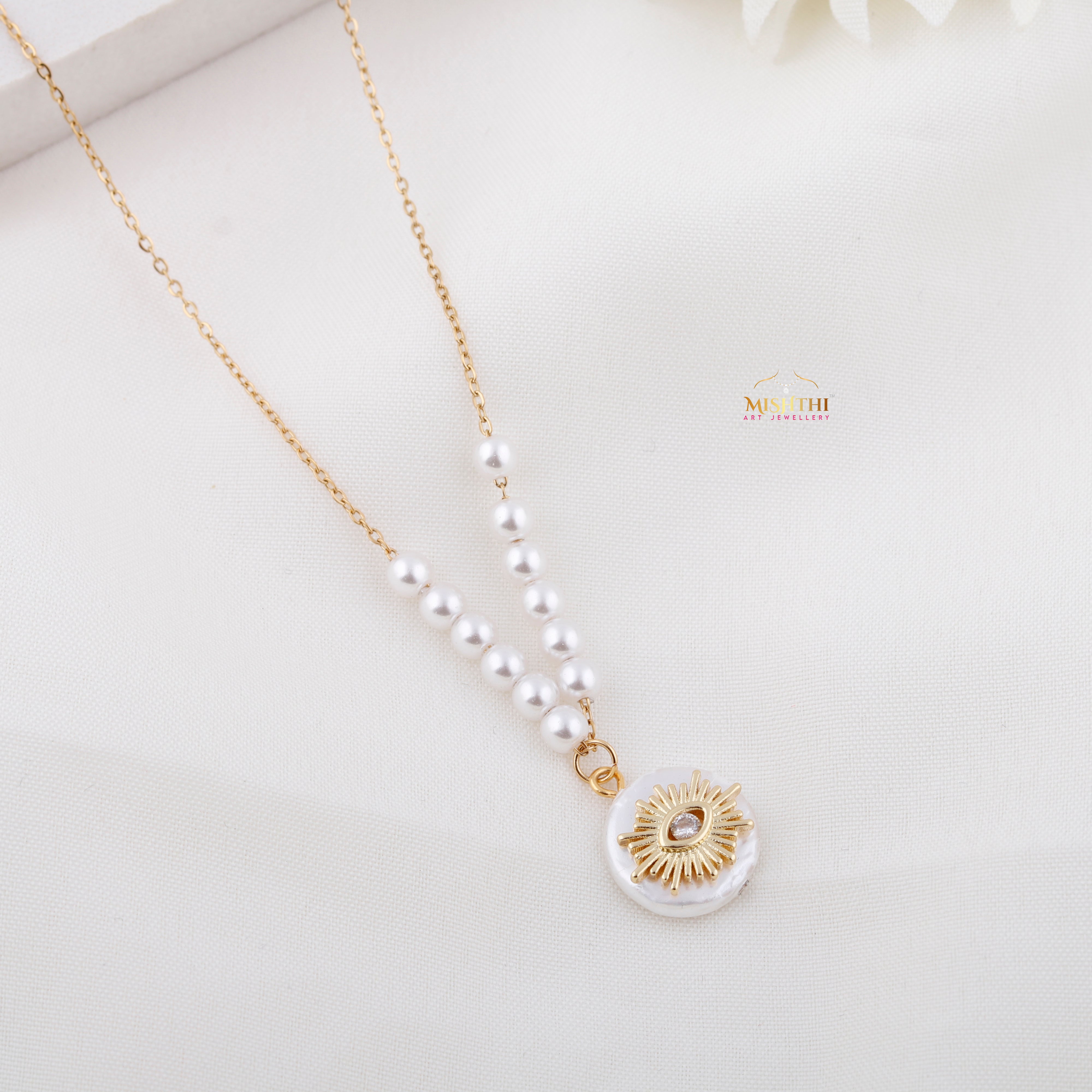 Eye Pearl Necklace