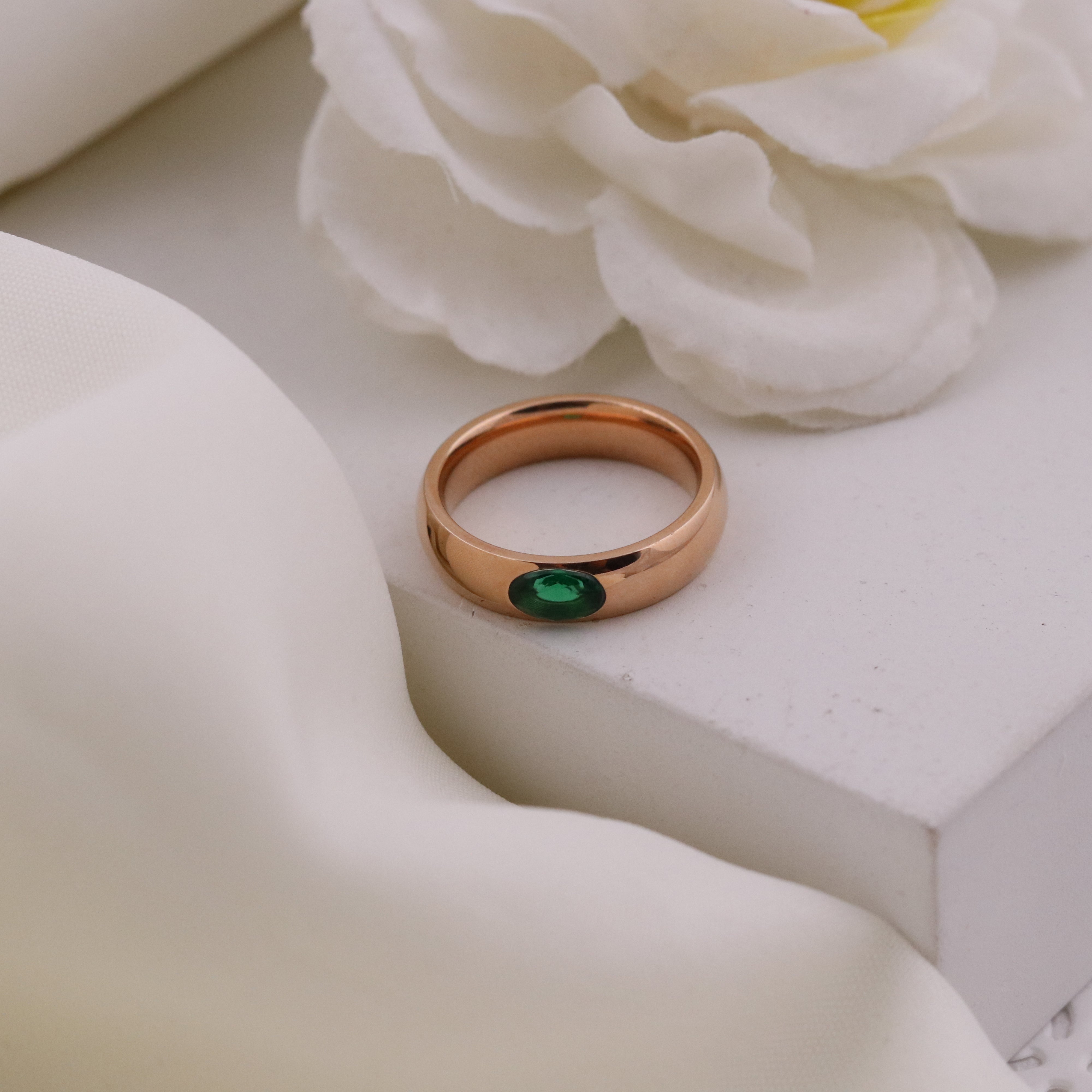 Emerald Solid Ring