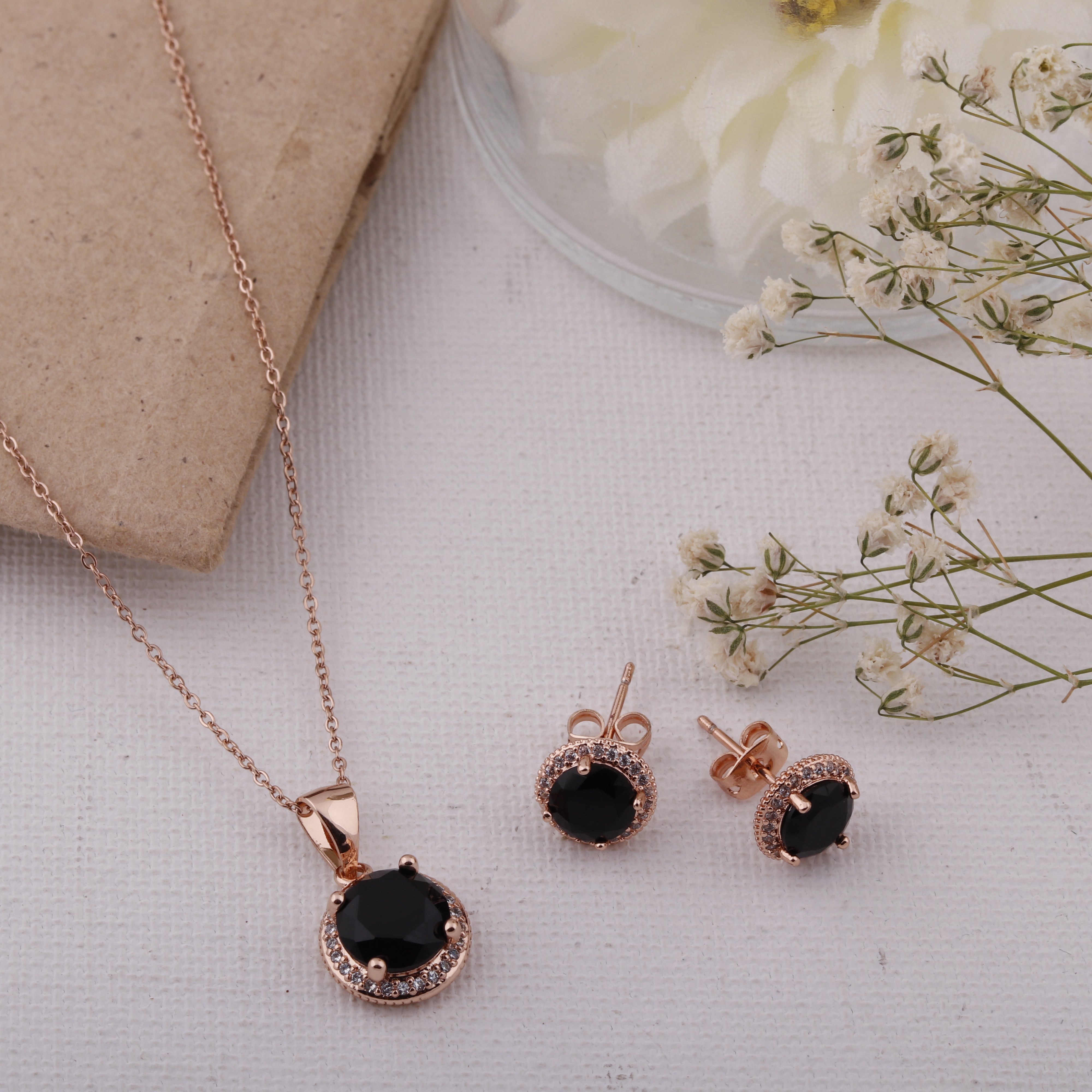 Black Round Pendant Set