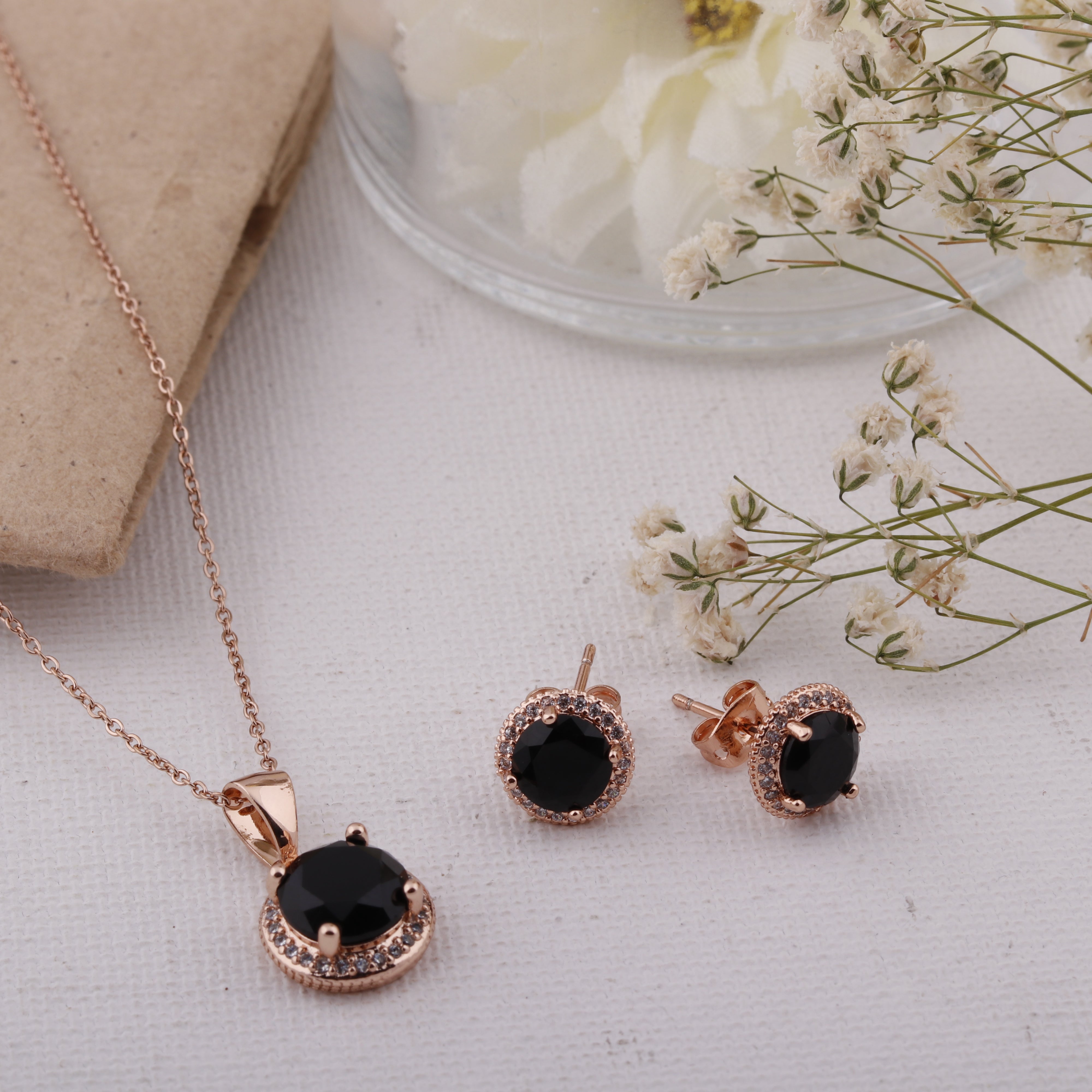 Black Round Pendant Set