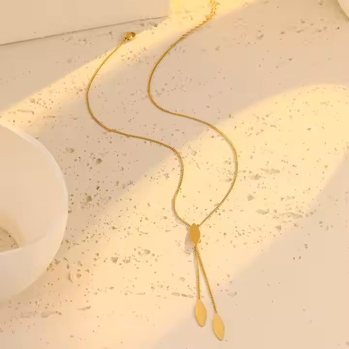 Stunning Gold Leaf Necklace